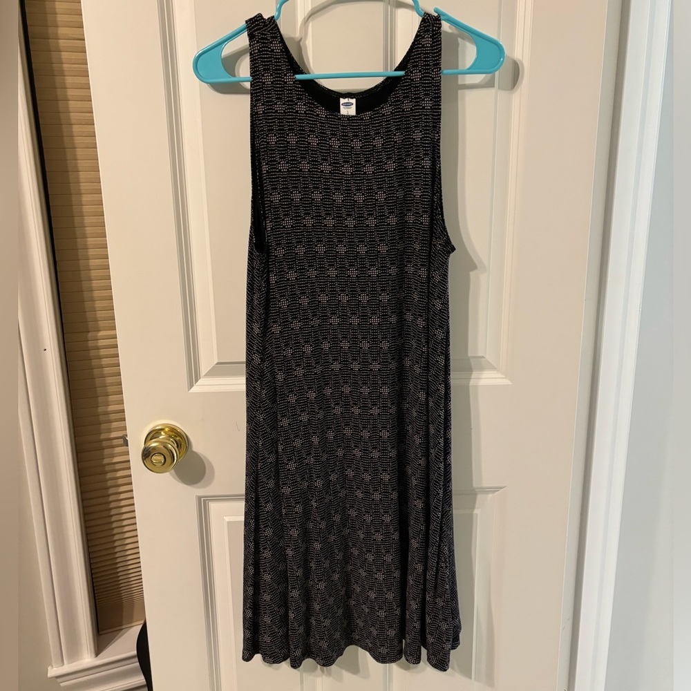Long flowing dress, sleeveless, old navy, sleek
